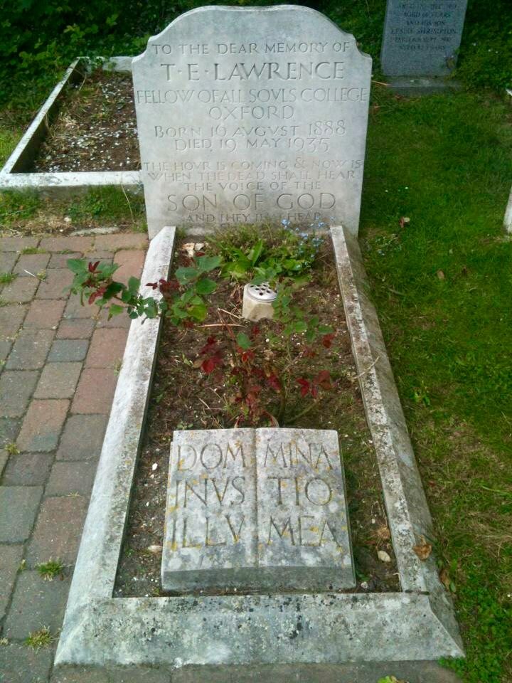 Могила: T. E. Lawrence