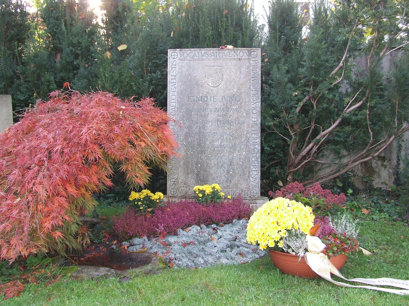 Могила: Carl Jung