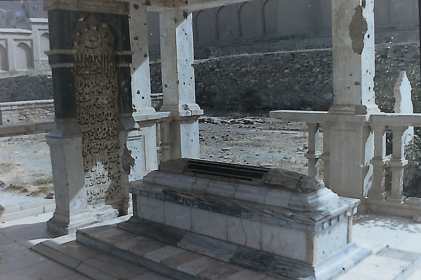 Могила: Babur