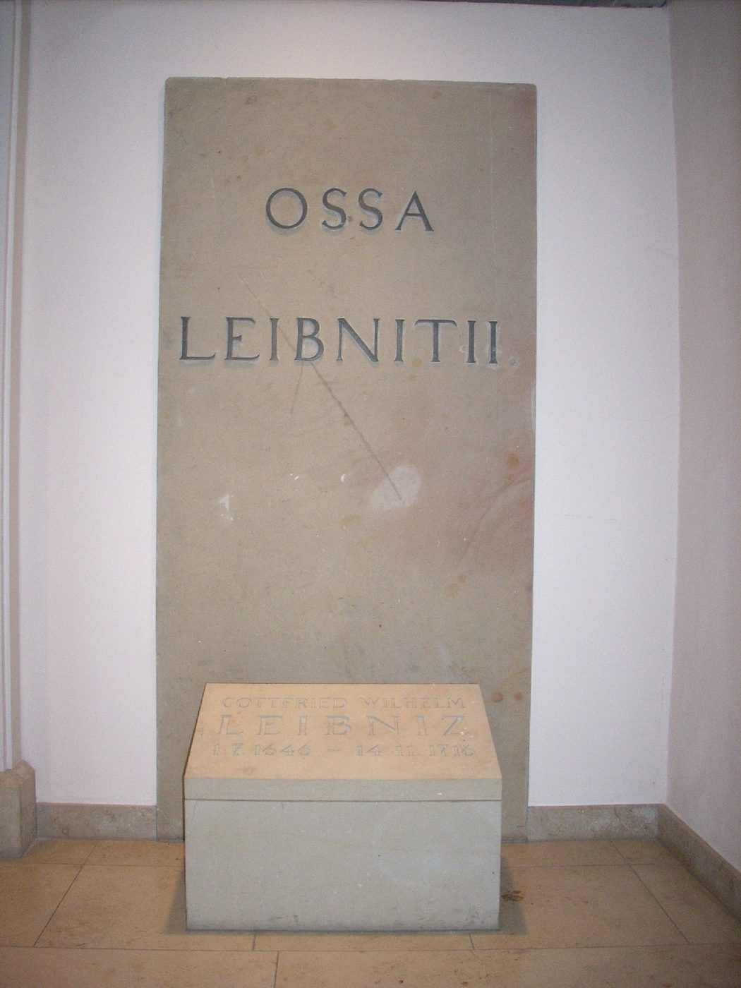Tumba de Gottfried Wilhelm Leibniz