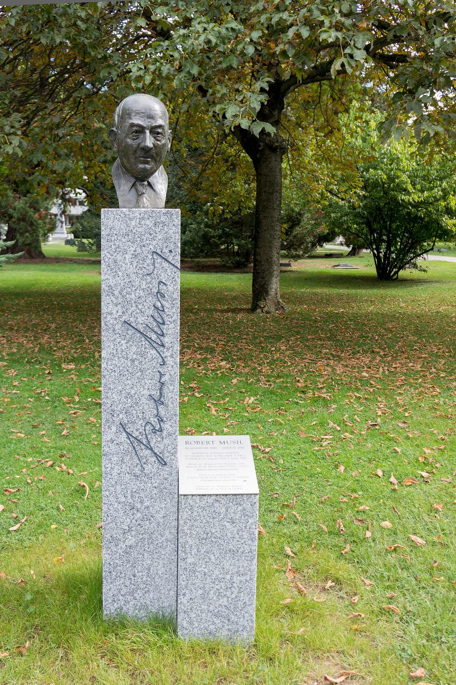 Могила: Robert Musil