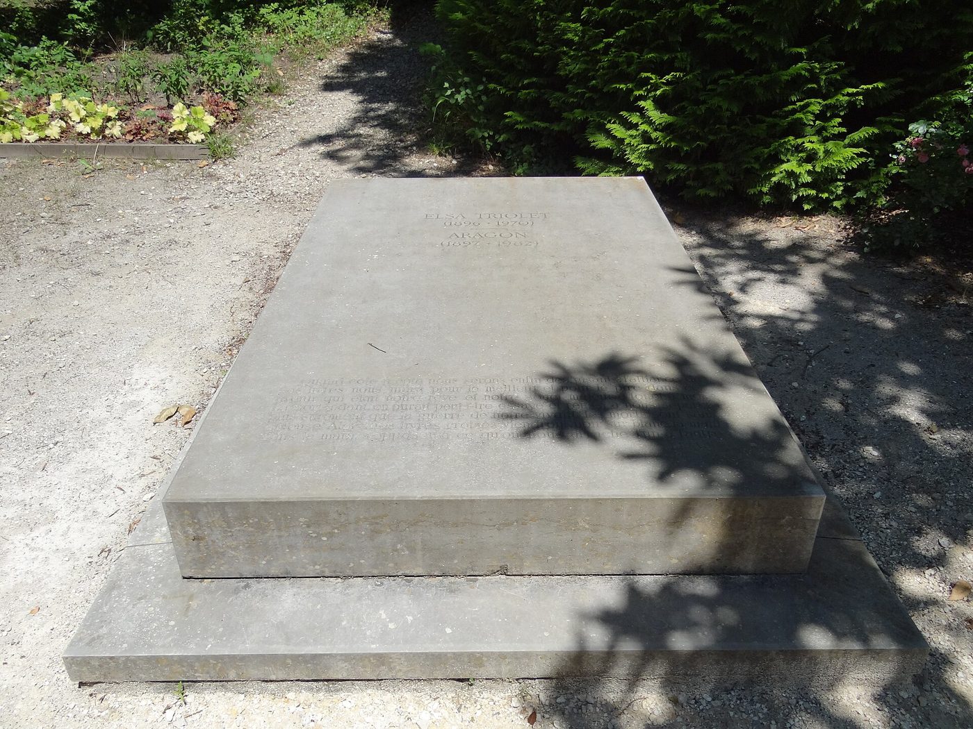 Grave of Louis Aragon