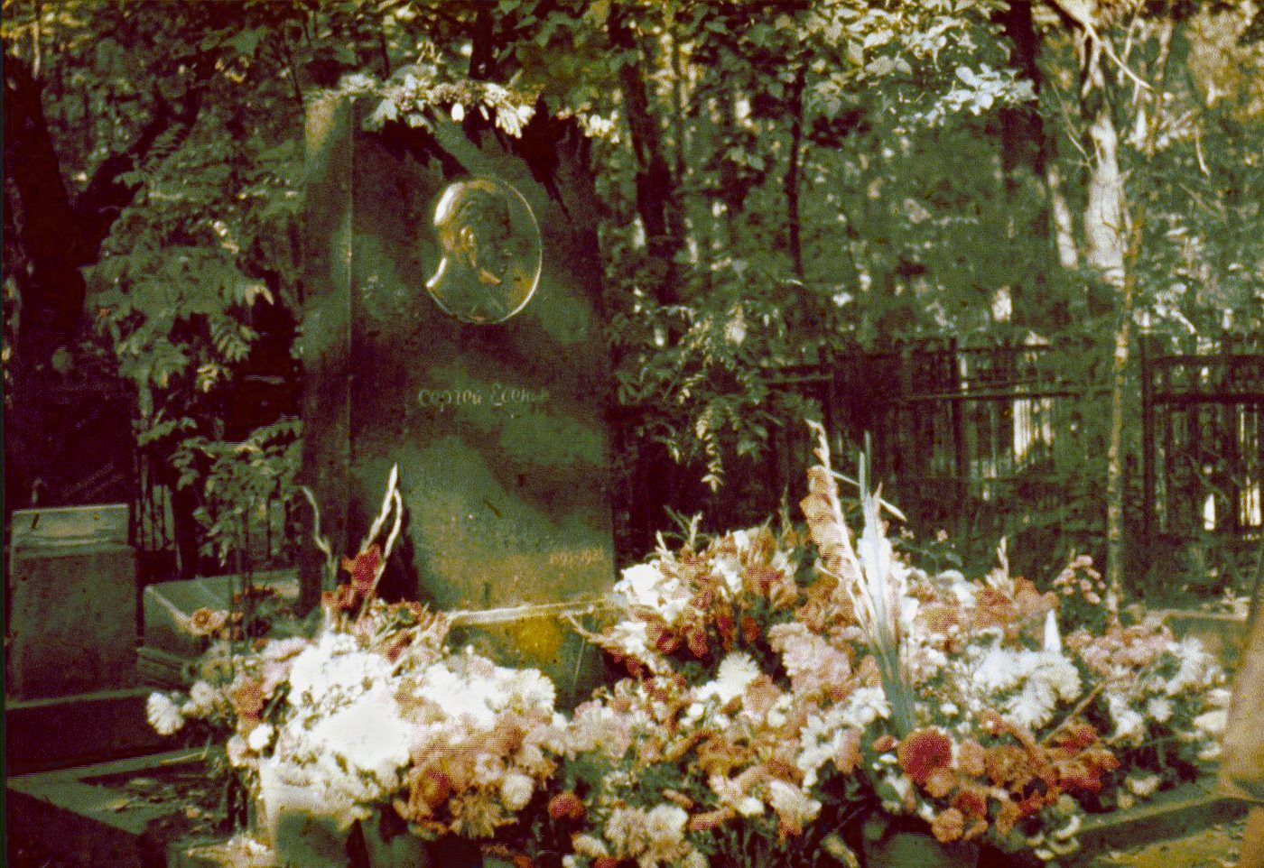 Могила: Sergei Yesenin