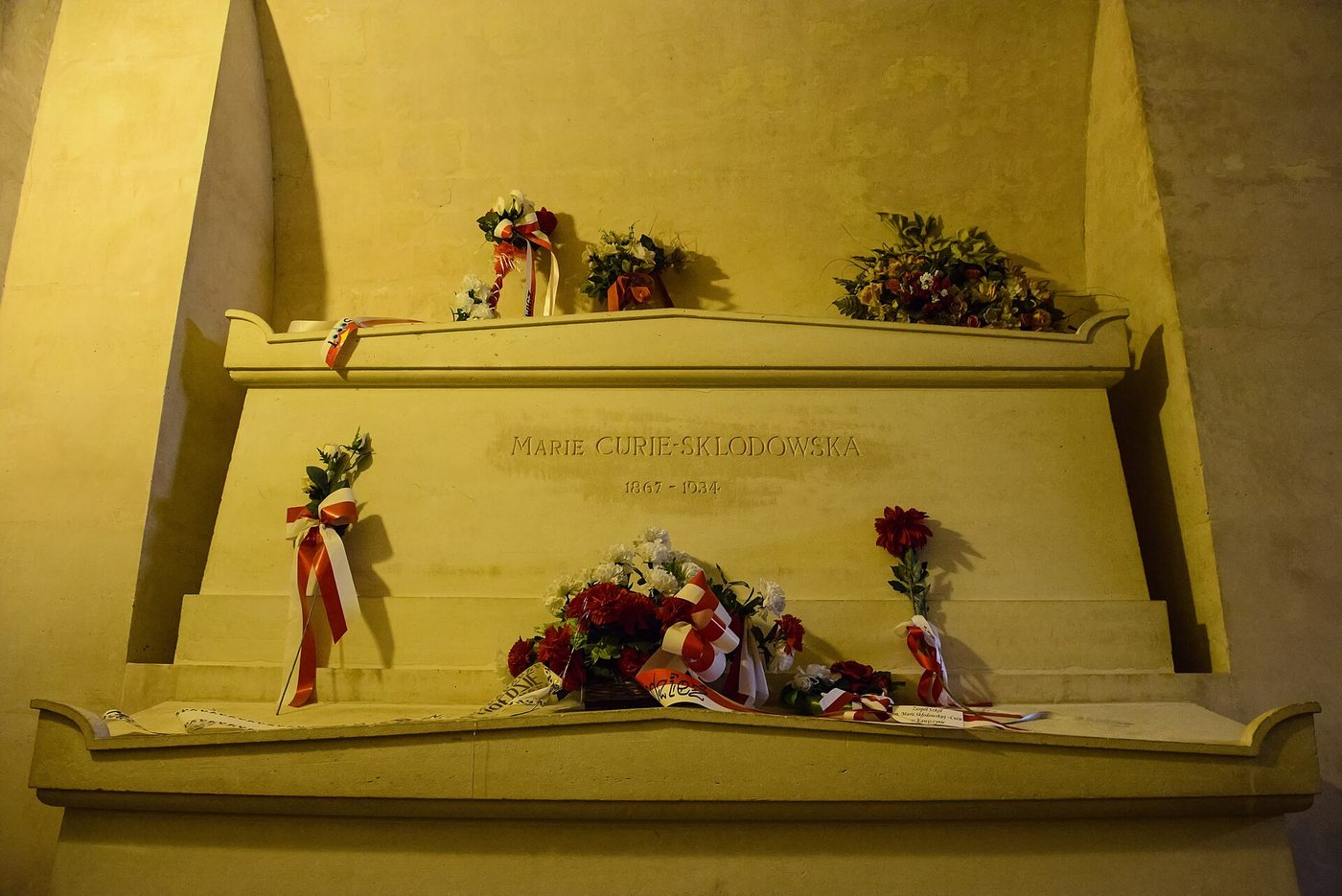 Могила: Marie Curie