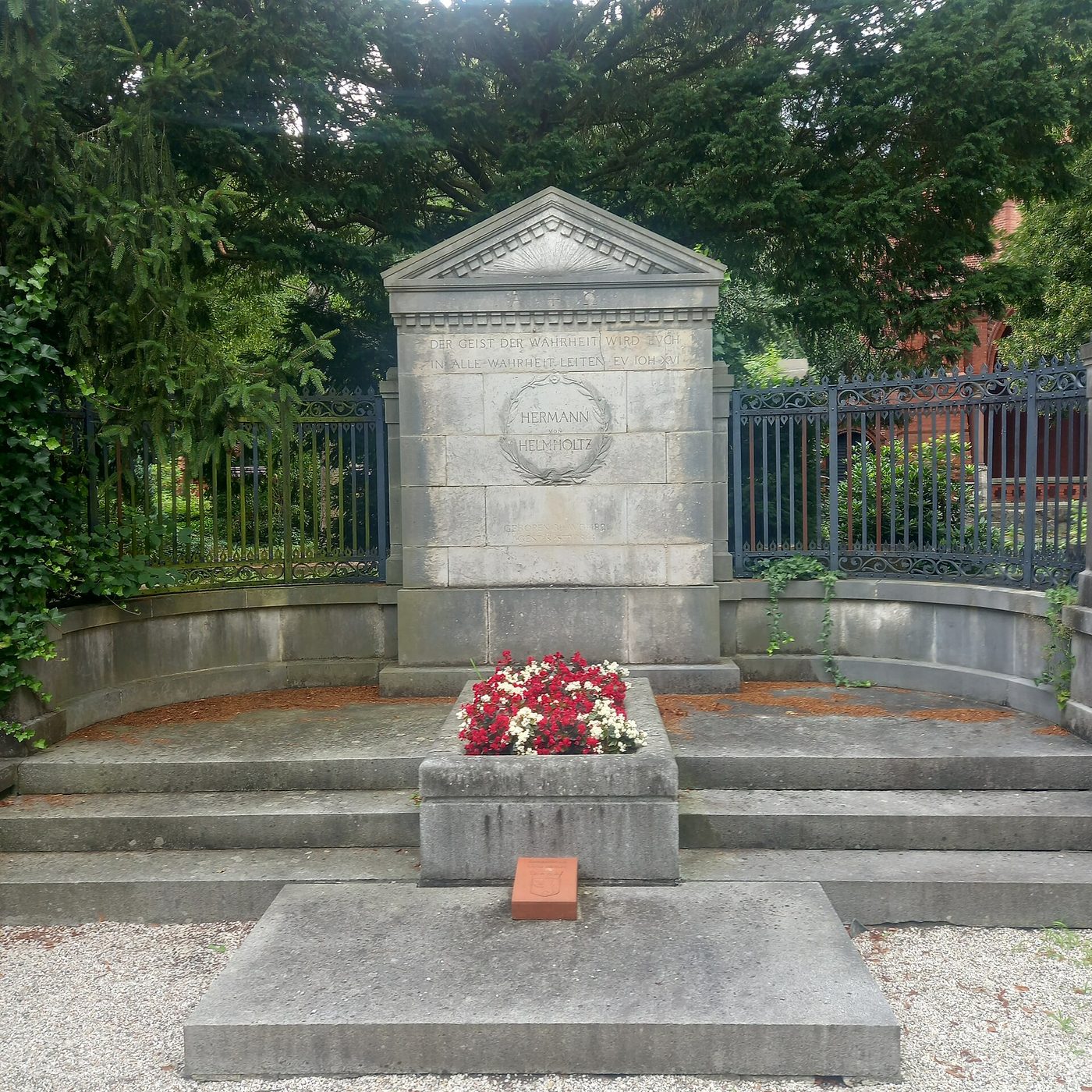 Tumba de Hermann von Helmholtz