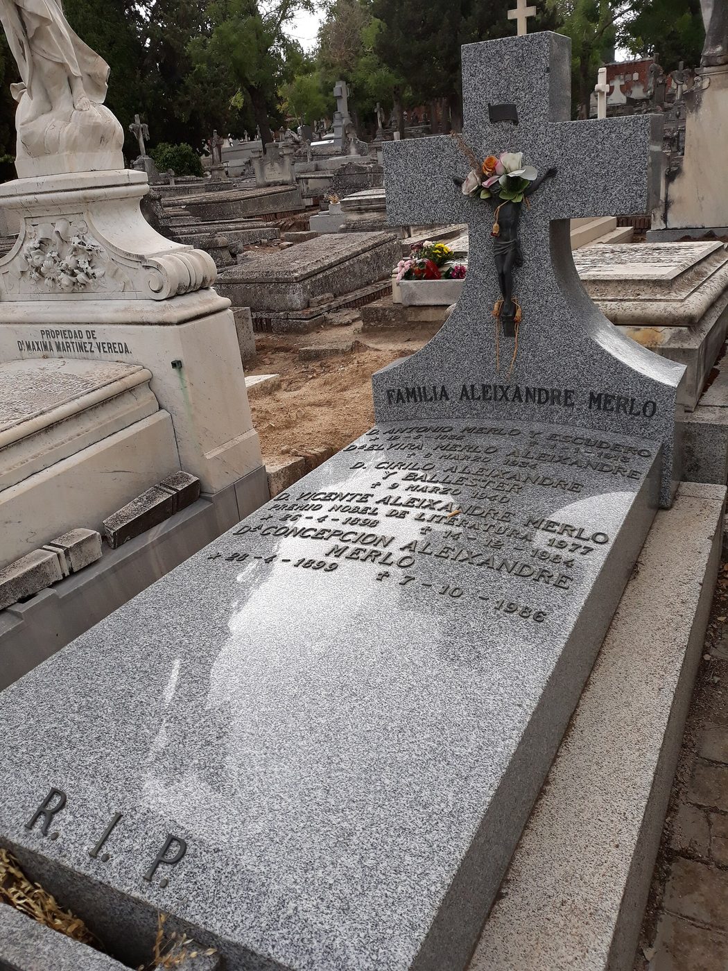 Могила: Vicente Aleixandre