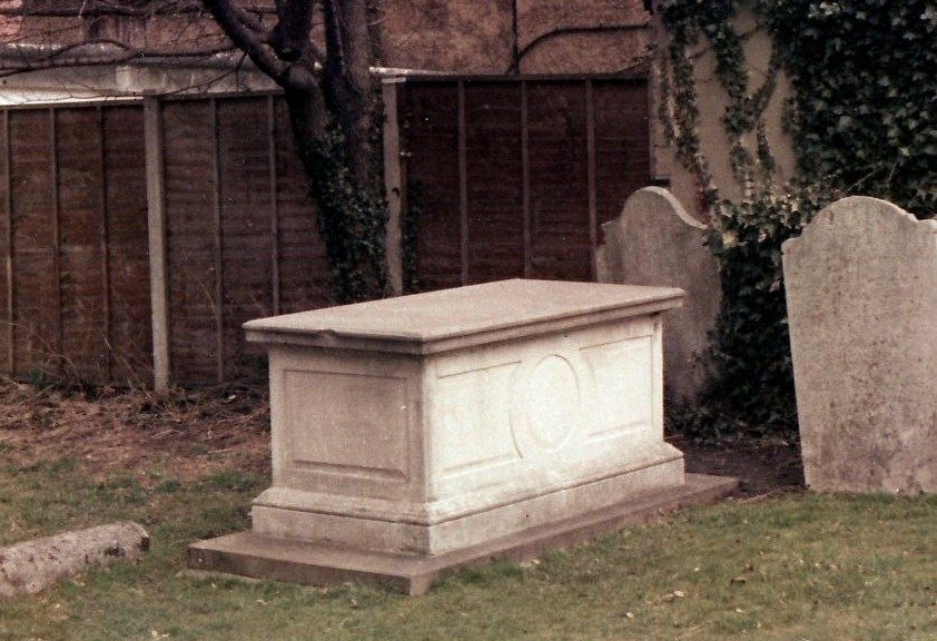 Могила: Edmond Halley